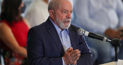 Luiz Inacio Lula da Silva a confirmé samedi le 27 août, sa participation ce dimanche au premier débat de la campagne pour l'élection présidentielle d'octobre.