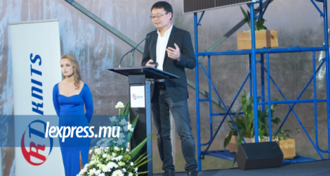 Kendall Tang, CEO de RT Knits, lors du lancement de la ferme photovoltaïque de l’usine, le 2 septembre.