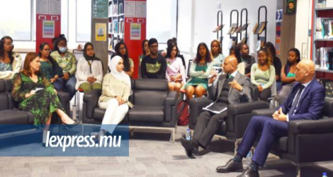 Durant le symposium, au siège de la Middlesex University Mauritius, à Flic-en-Flac, lundi, des experts ont procédé à des sessions interactives de questions et réponses