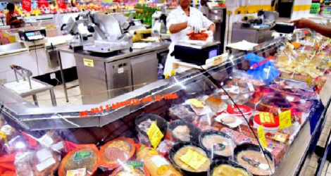 Si les grands supermarchés et «malls» pensent pouvoir tirer leur épingle du jeu surtout côté alimentation, les petits commerçants ne sont pas sortis de l’auberge…