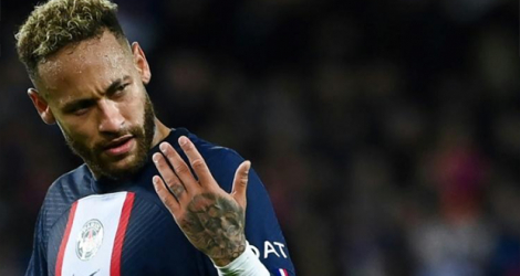 Neymar, l'attaquant brésilien du Paris Saint-Germain, ici au Parc des Princes, le 11 octobre 2022, est accusé de corruption par le ministère public, son procès commence lundi à Barcelone.