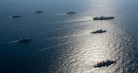 Le porte-avions USS Ronald Reagan de la marine américaine et des navires de guerre sud-coréens lors d'un exercice naval combiné au large de la côte est de la Corée du Sud, dans une photo prise le 29 septembre 2022 et fournie par le ministère sud-coréen de la Défense.