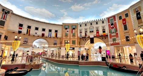 Le quartier The Pearl à Doha, qui reproduit des demeures du Grand canal de Venise, s’est déjà mis aux couleurs du mondial.