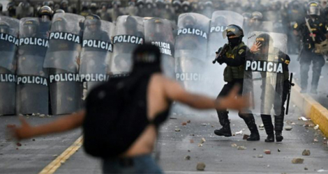 Affrontements pendant une manifestation antigouvernementale à Lima, le 24 janvier 2023.