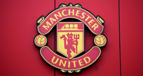 Le logo de Manchester United sur son stade d'Old Trafford photographié le 23 novembre 2022 à Manchester.