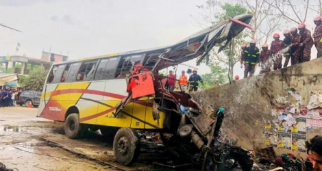 Les accidents de la route sont fréquents au Bangladesh.