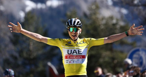 Le Slovène Tadej Pogacar (UAE) remporte la 7ᵉ étape de Paris-Nice le 11 mars 2023 au col de la Couillole près de Nice, et le classement général de la course disputée dans le sud de la France.