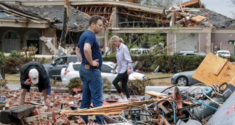Des tornades et de violentes tempêtes ont mis maisons et commerces en pièces.