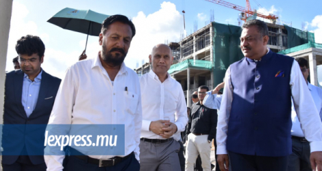Le ministre de la Santé, Kailesh Jagutpal, a effectué une visite du nouvel hôpital spécialisé pour les yeux à Moka, hier.
