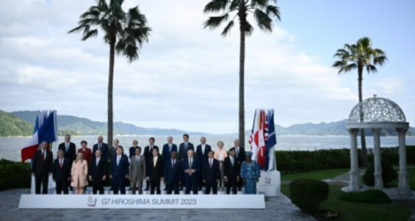  Photo de famille des leaders du G7 et des pays invités, le 20 mai 2023 à Hiroshima, au Japon. (AFP)