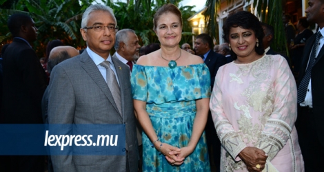 Le Premier ministre Pravind Jugnauth, le haut-commissaire australien Susan Coles et la présidente Ameenah Gurib-Fakim, lors de la célébration de l’Australia Day.