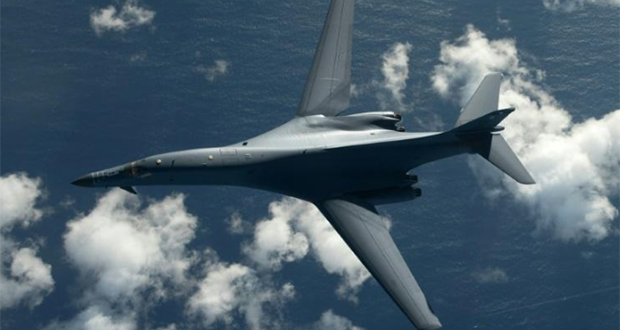 Un bombardier stratégique américain B-1B, le 30 juillet 2017 pendant des exercices au-dessus du Japon et de la Corée du Sud.