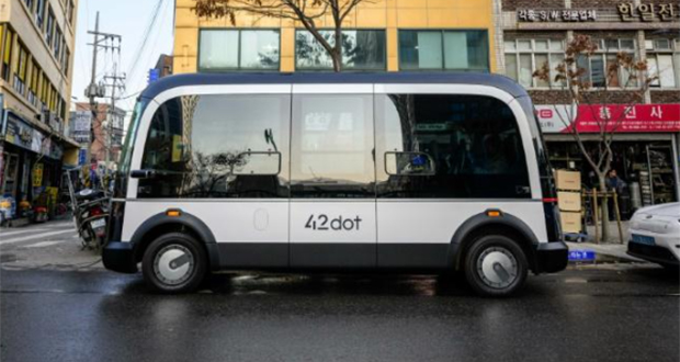 Un bus autonome développé par la start-up 42 Dot, le 23 novembre 2022 à Séoul, en Corée du Sud.