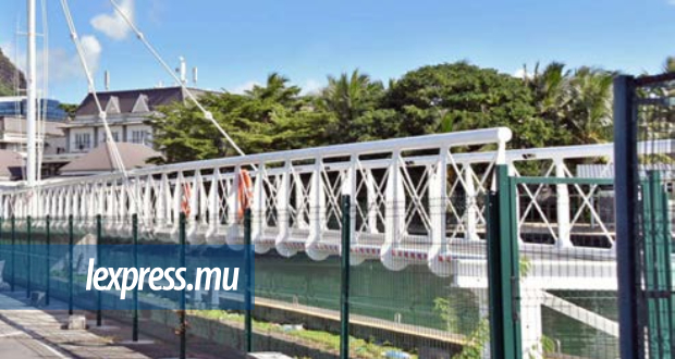 Le pont permettra au public de se déplacer entre le Caudan Waterfront et le quartier des Salines.