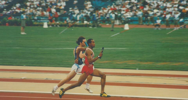  Désiré Pierre-Louis disputant le 4x400 m aux JO de 1996 à Atlanta.