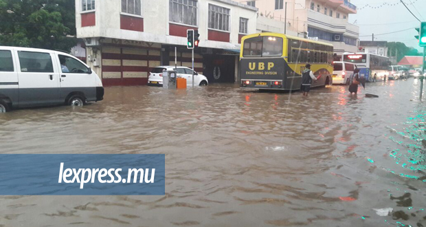Les pluies torrentielles qui s’abattent sur Maurice ont causé des accumulations d’eau un peu partout à travers le pays.