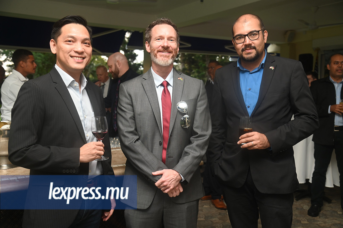 (De g. à dr.) Mathew Liou, Austin Lewis et Ahmed Khan.