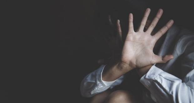 Une femme de 47 ans tabassée et poignardée par son compagnon