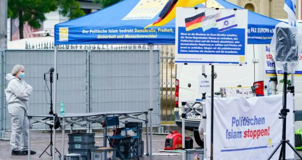 Six personnes blessées au couteau lors d'un «attentat»