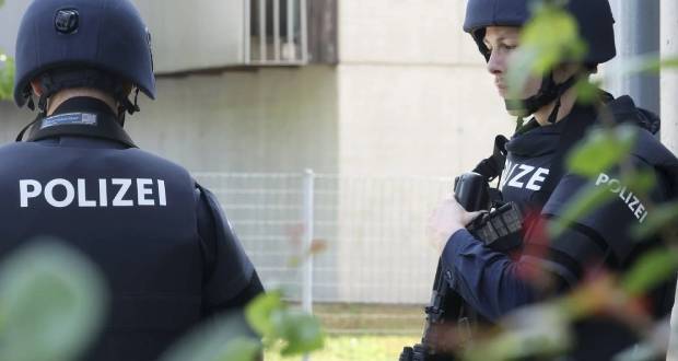 Une bombe artisanale trouvée chez le jeune suspect
