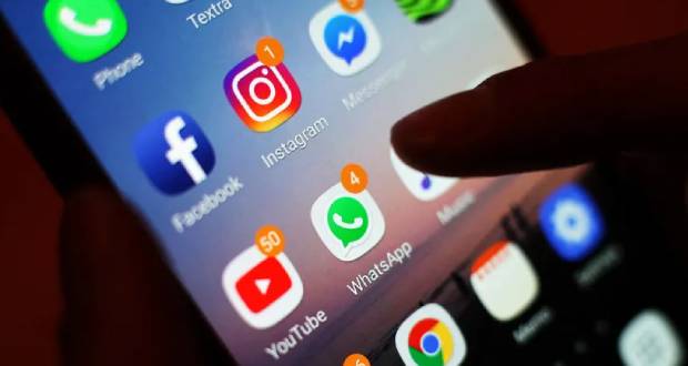 Ciblé sur WhatsApp et TikTok, un jeune mécanicien porte plainte