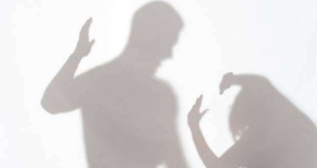 Le témoignage d’une femme face à son époux influent