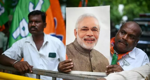 Modi près de la victoire, avec une majorité réduite