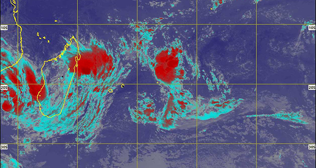 Weather: Showers and Risk of Thunderstorms Ahead