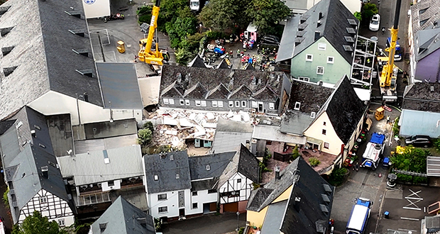 Deux morts dans l'effondrement d'un hôtel
