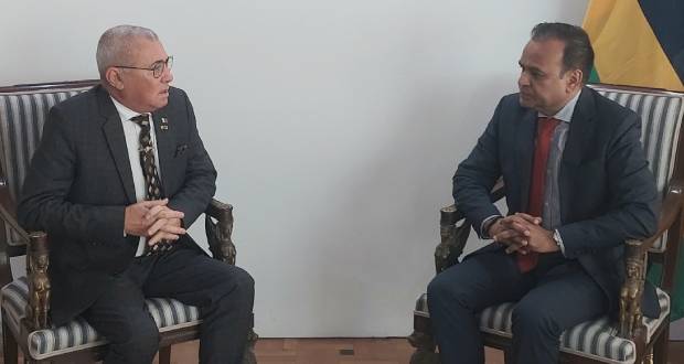 Crisis in Madagascar: Minister Ramful Meets Ambassador Vital