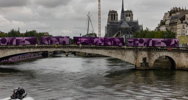 Pluie et sabotage ferroviaire inquiètent avant la cérémonie d'ouverture