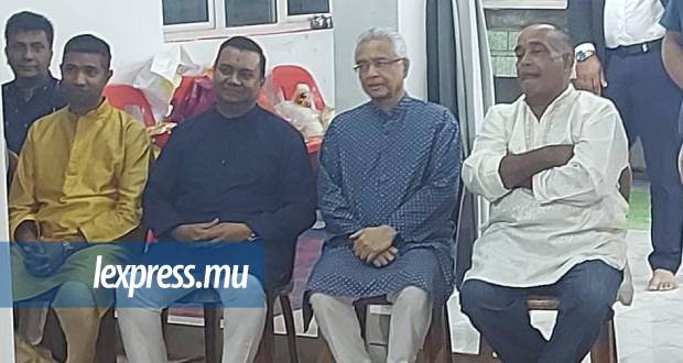 Deepak Balgobin et Lovi Lutchmanen aux côtés du PM sortant