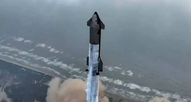 Le vaisseau spatial Starship de SpaceX réussit pour la première fois à amerrir