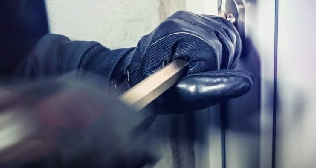 Déguisés en faux officiers de l’ADSU, ils dérobent Rs 200 000 de butin à une retraitée