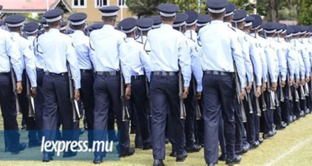 Trois constables temporaires, dont une femme, révoqués : l’un d’eux conteste et porte plainte
