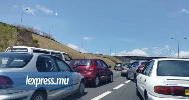 Transport: When an Accident Paralyzes the Country: The Daily Puzzle of Traffic Jams