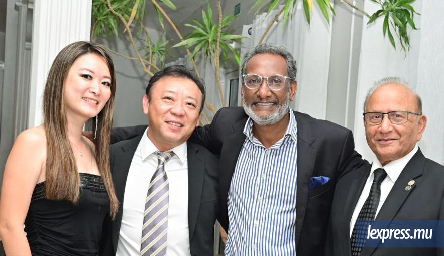 ■ Le «Past President» Vinod Boolell, Sandy Shiepping, Michel Ng, Nad Sivaramen et le «Past President» Ramesh Moonshiram.