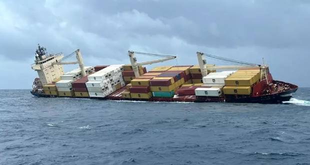 Un porte-conteneurs transportant des «marchandises dangereuses» coule au large de l'Inde