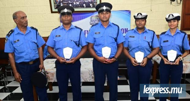La Police Fighters Union honore quatre policiers pour un accouchement d’urgence
