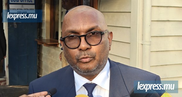 Renganaden Padayachy et Mᵉ Raouf Gulbul à la sortie du CCID
