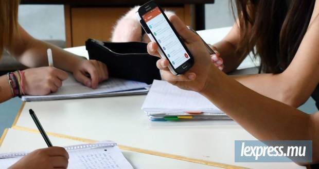 Règles sur les téléphones à l’école : Le ministère veut accorder les violons