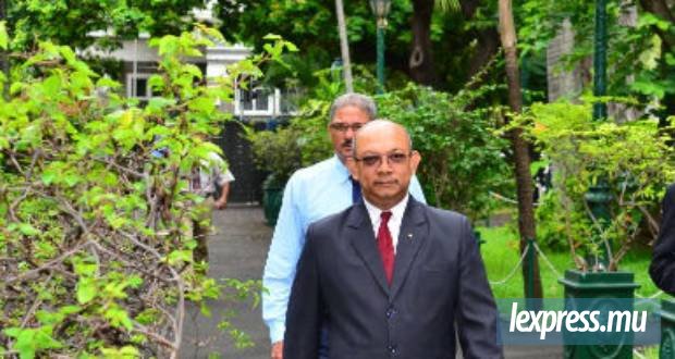 Après neuf ans, abandon des charges retenues contre Étienne Sinatambou