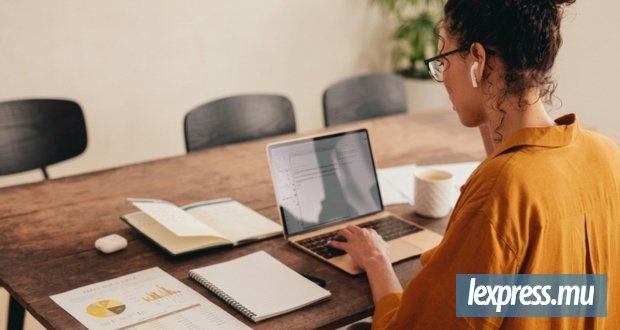 Une journée de travail rythmée par des communiqués et départs anticipés