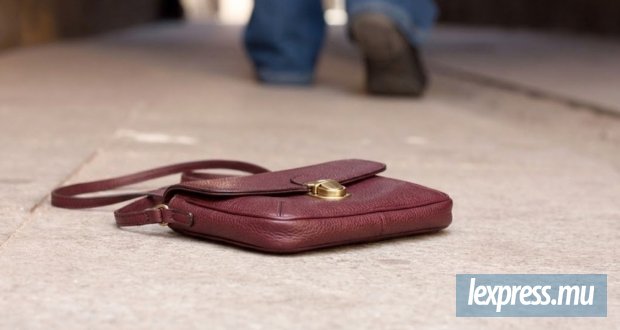 Une artiste lance un appel du cœur pour retrouver son porte-monnaie