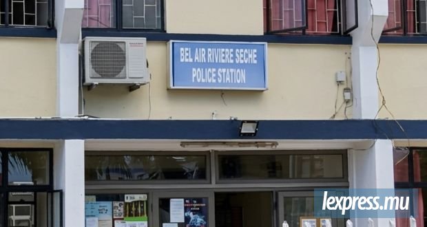 Un homme recherché pour vol échappe à son arrestation après affrontement avec la police