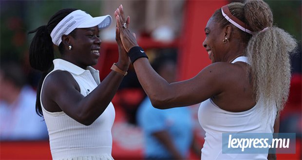 Serena Williams fait son retour sur les courts et gagne d'entrée