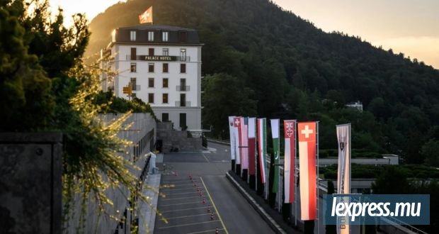 Les pourparlers de paix démarrent enfin en Suisse après des jours de tensions
