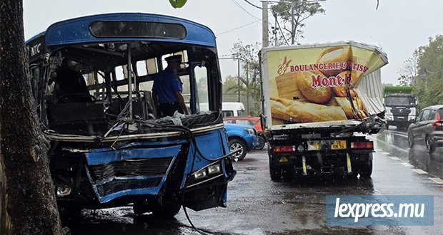 Un chauffeur de camion de 70 ans perd la vie dans une collision avec un autobus