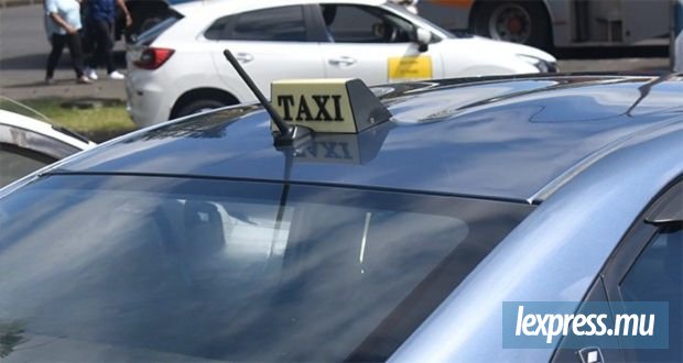 Un chauffeur de taxi de 76 ans agressé et dépouillé