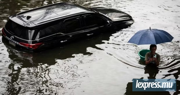 Bangkok sous les eaux : évacuations massives et fermetures d'écoles